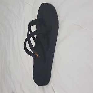 Teva Olawahu women's sz 6